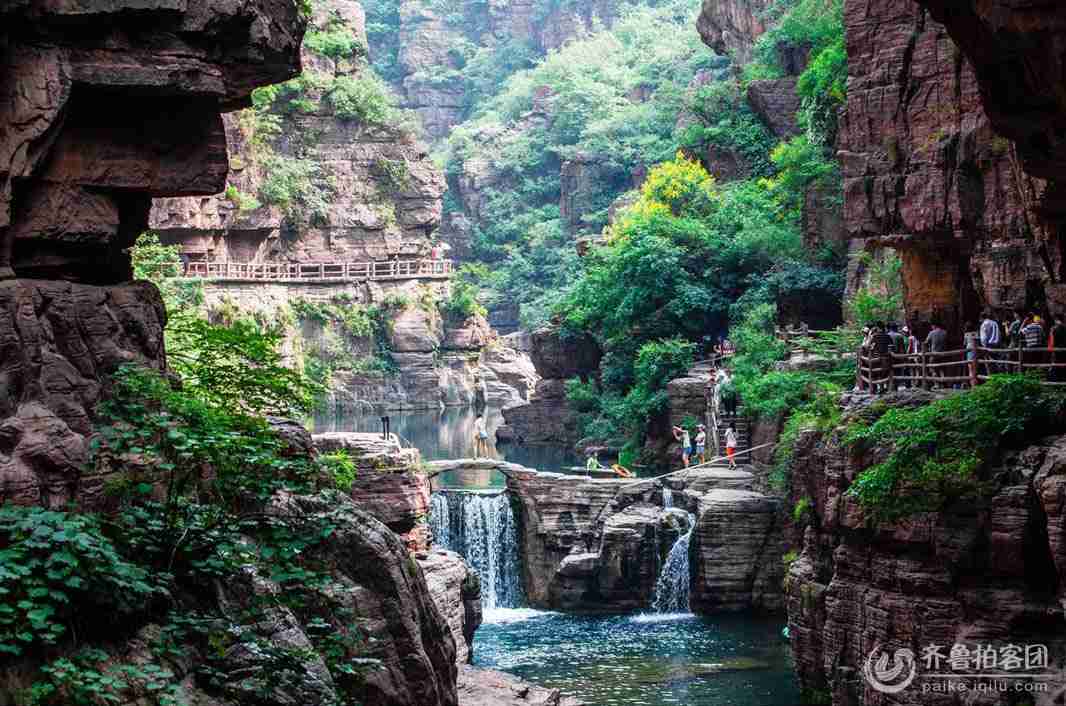 青岛去河南云台山、青龙峡、少林寺 塔林  龙门石窟双卧五日游